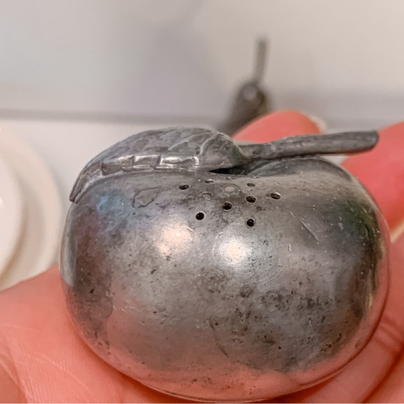 Johnson Bros Garden Bouquet Saucer Plates And Fruit Bowls Dishes Shakers 6 Pc - Picture 10 of 14